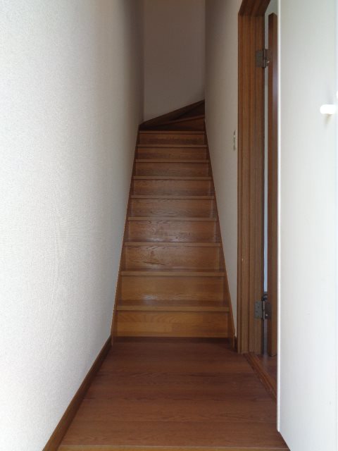 石川ベルメゾンC棟の玄関写真