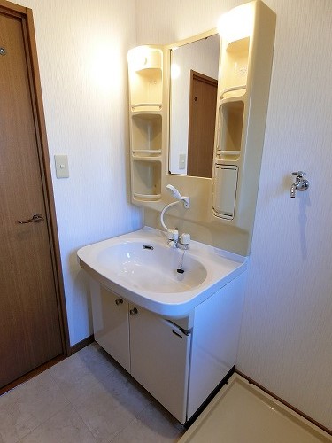 洗面設備　※写真は同型の部屋です。