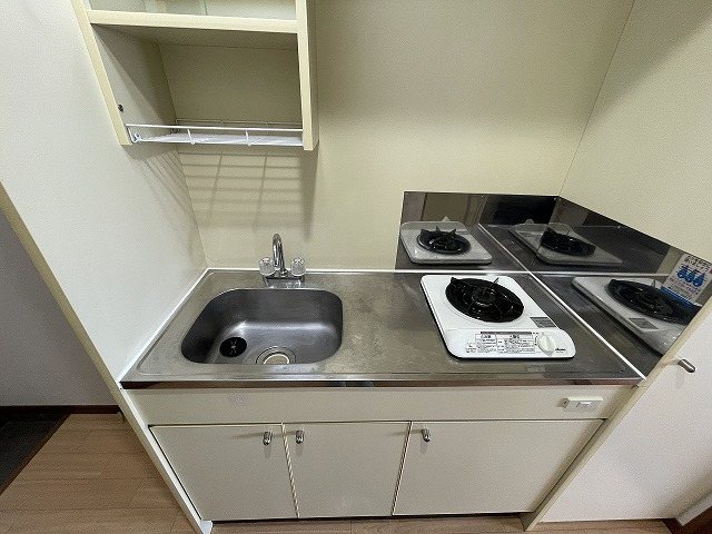 キッチン　同物件別部屋