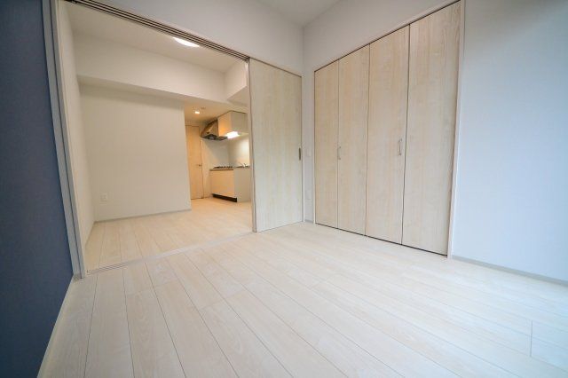 ライブガーデン江坂IXの居間写真