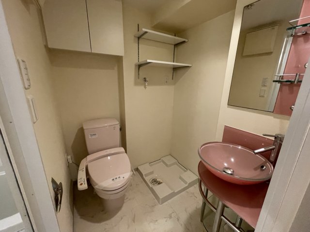 トイレ　(参考)同マンション同間取り他部屋の写真