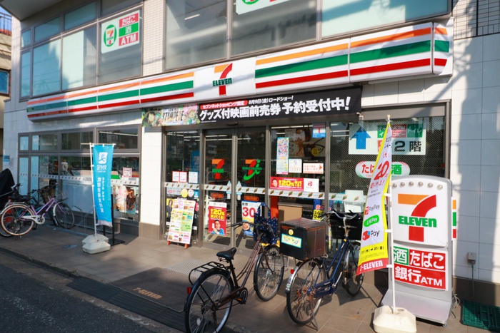 コンビニ　セブンイレブン（コンビニ）まで159m