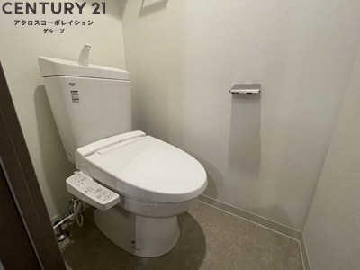 トイレ　温水洗浄便座付きのトイレです♪