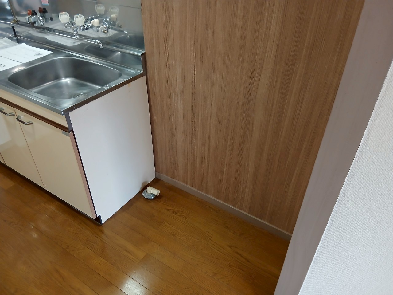 庭　室内洗濯機置き場。