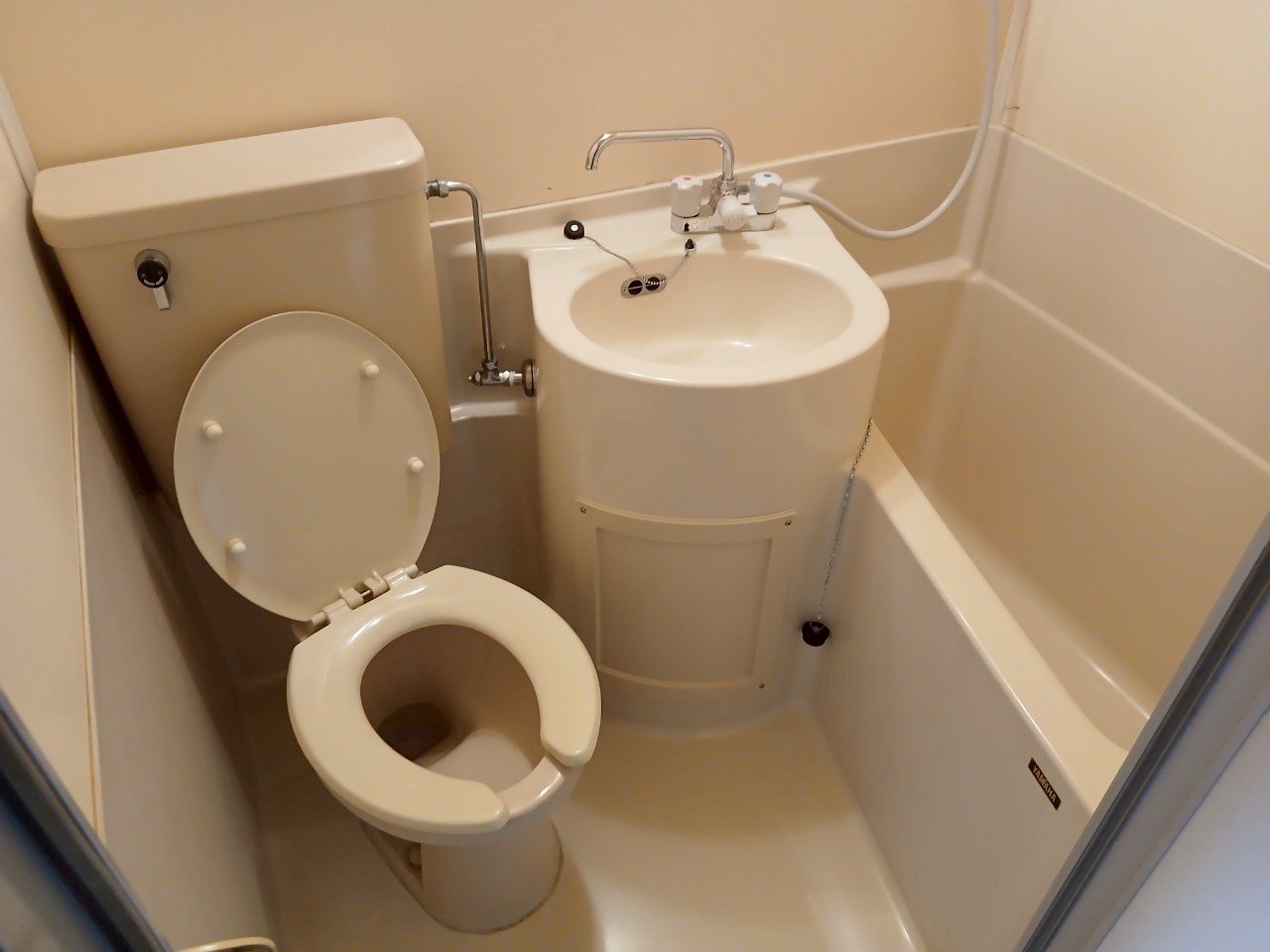 トイレ　バストイレ同室になります。