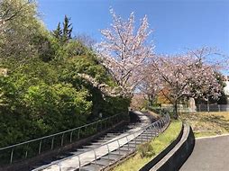 【日進市香久山のマンションの公園】