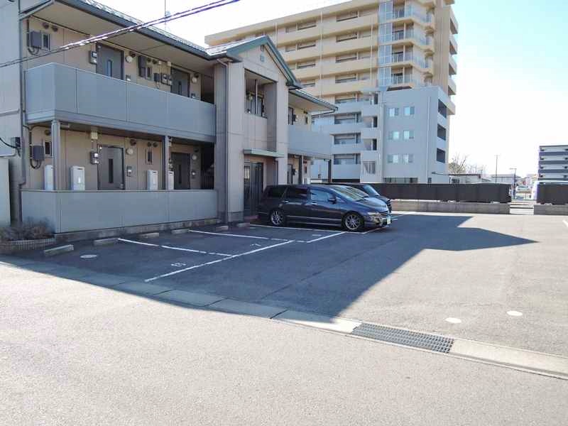 【那珂郡東海村舟石川駅東のアパートの駐車場】