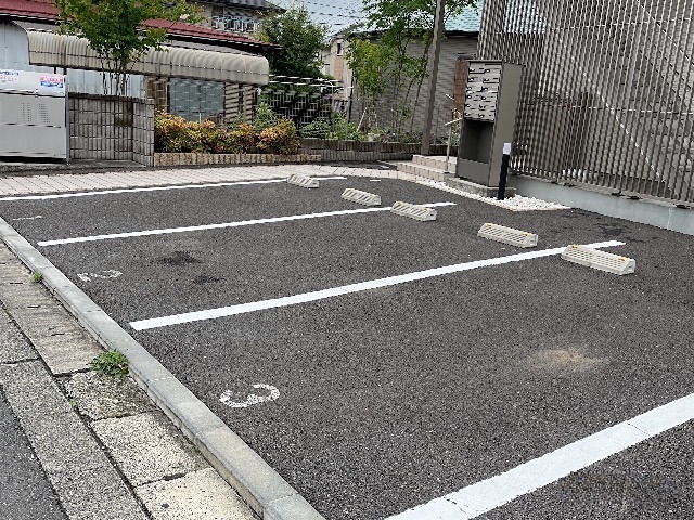 駐車場　敷地内駐車場