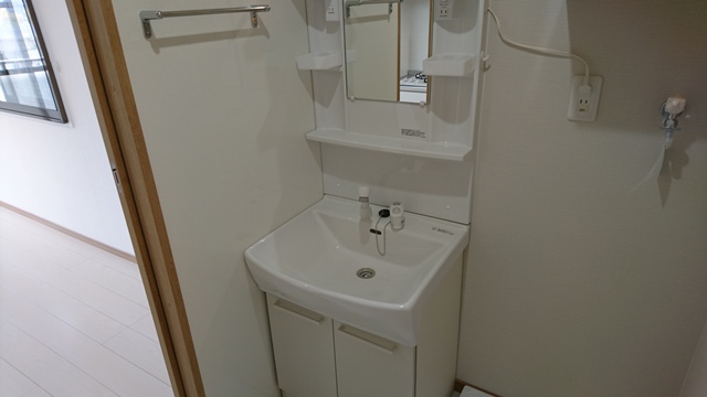 洗面設備　シャワー付き洗面台
