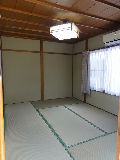 ISEKINO貸家の居間写真