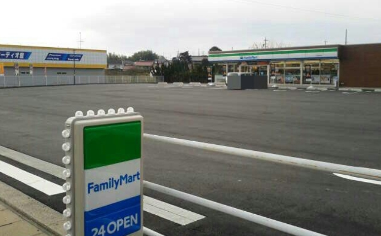 コンビニ　ファミリーマート大府横根町店（コンビニ）まで755m