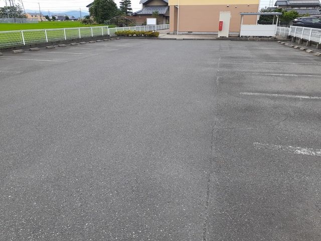 【越前市瓜生町のアパートの駐車場】