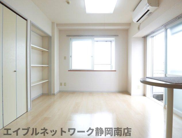 【静岡市駿河区馬渕のマンションの居室・リビング】