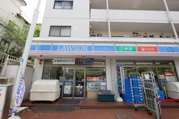 コンビニ　ローソン日体大前店（コンビニ）まで270m