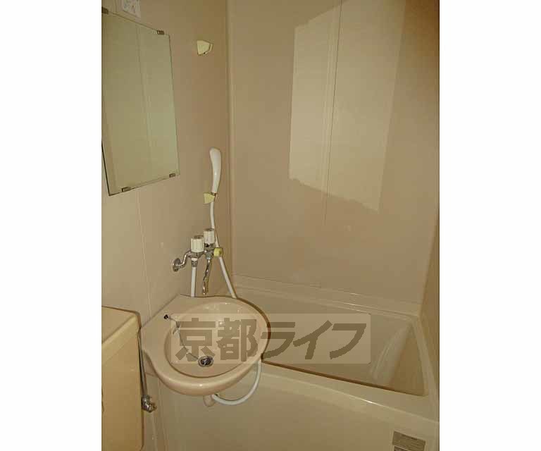 バス・シャワールーム　慣れれば便利なユニットバスです