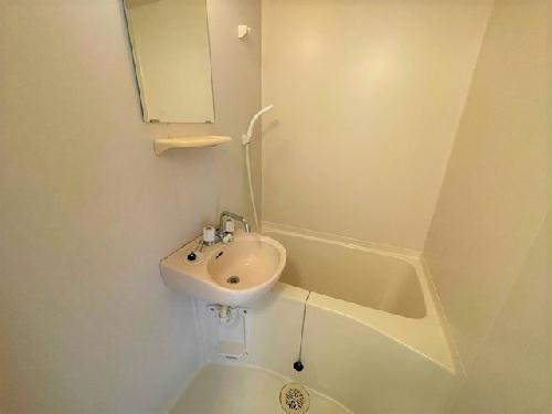 バス・シャワールーム　現状優先。設置は現地と異なる可能性があります。