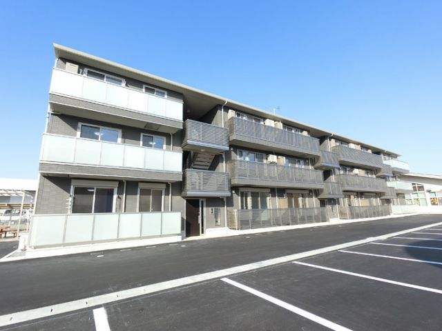 太田市飯塚町のアパートの建物外観