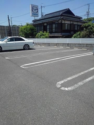 【クレメントＭ・Iの駐車場】