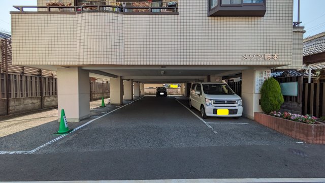 【メゾン藤本の駐車場】