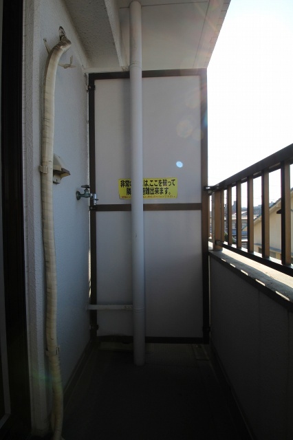 バルコニー　同物件別号室です。