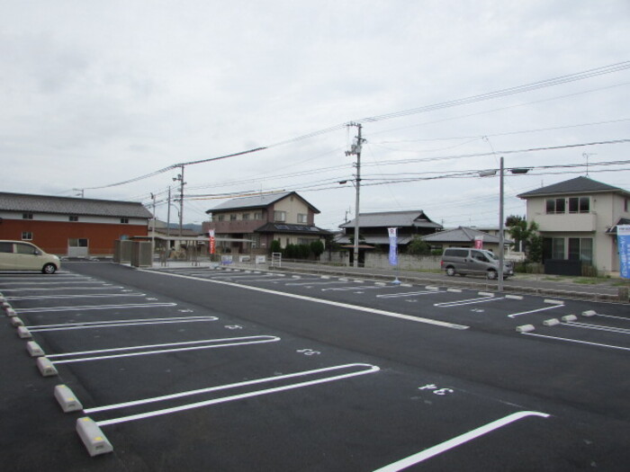 【高松市林町のアパートの駐車場】