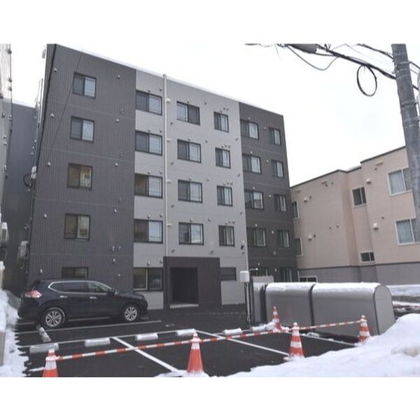 【札幌市中央区南十四条西のマンションの建物外観】