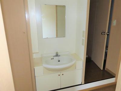 洗面設備　使いやすい独立洗面台です