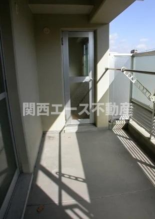 【大阪市住之江区粉浜のマンションのバルコニー】