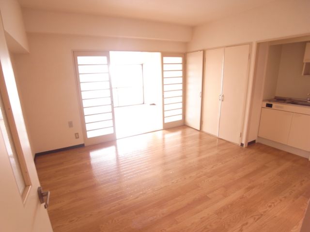 居室・リビング　リビング８帖