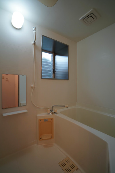 バス・シャワールーム　同じ建物の別の部屋