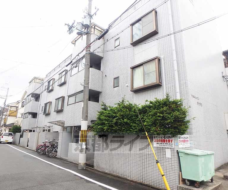 ファミールメゾン竹橋の建物外観