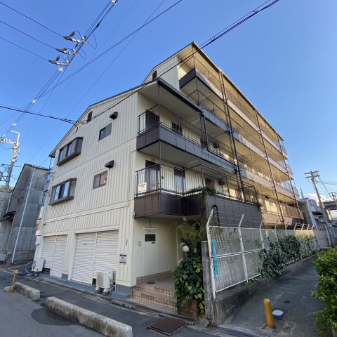 大阪市淀川区三津屋南のマンションの建物外観