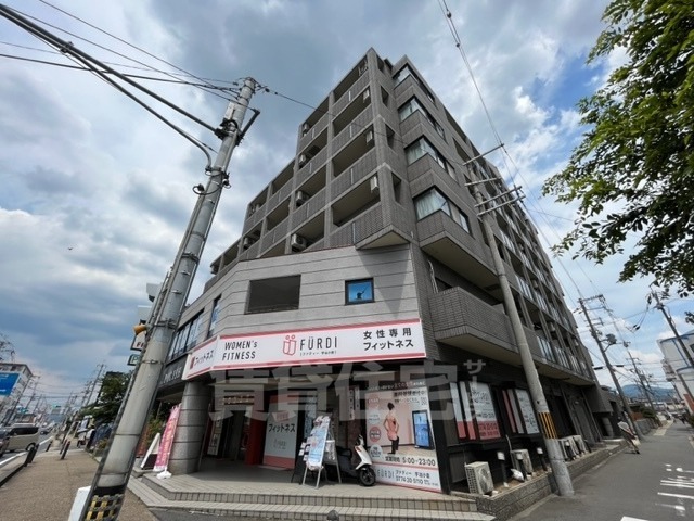 【宇治市小倉町のマンションの建物外観】