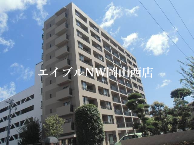 岡山市北区中井町のマンションの建物外観