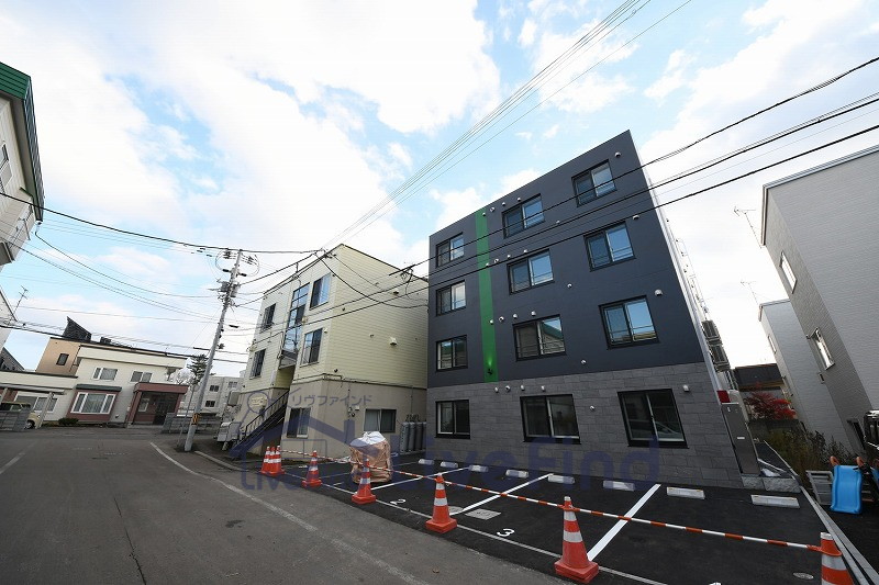 札幌市南区澄川一条のマンションの建物外観