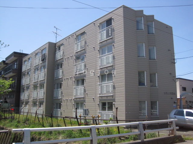 札幌市白石区中央一条のマンションの建物外観