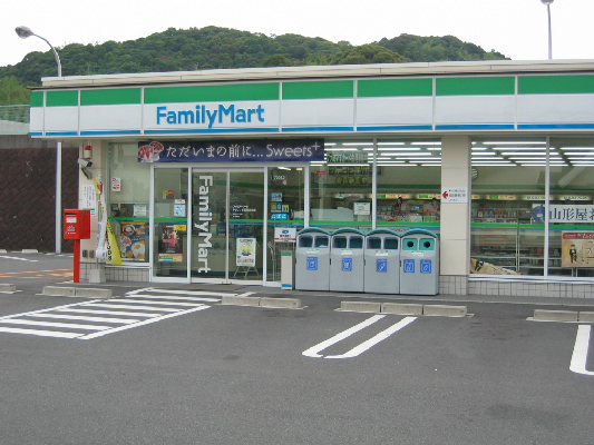 【別府町新野辺戸建のコンビニ】