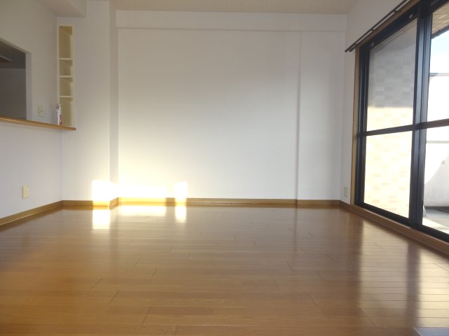 居室・リビング　3階別室の参考写真です。現況を優先します。307