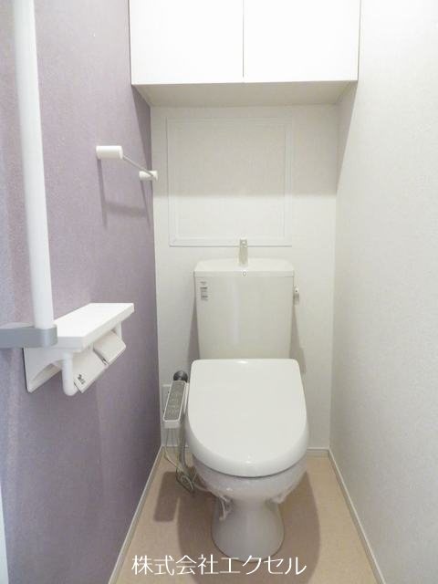 トイレ　温水洗浄便座です。