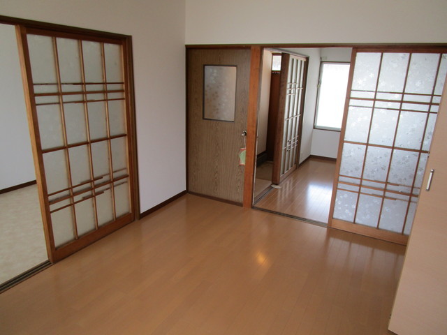 北王子荘2号館の居間写真