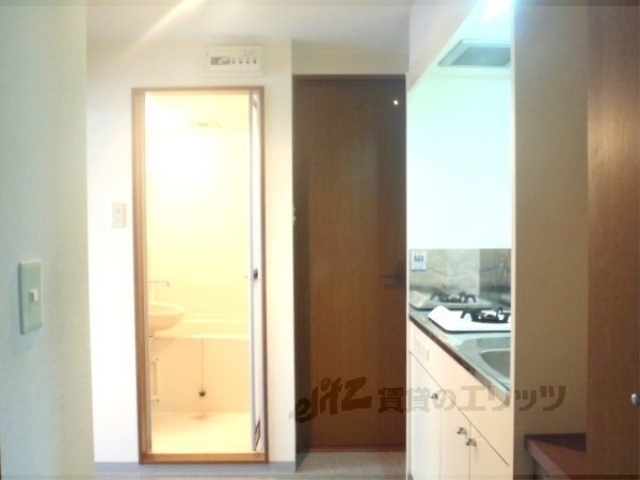 その他部屋・スペース　玄関から