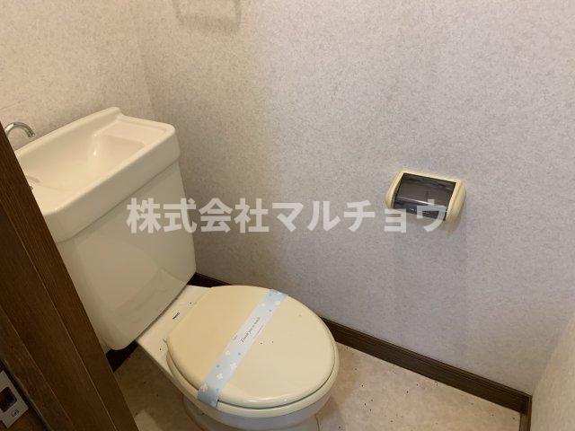 トイレ　落ち着いた色調のトイレです
