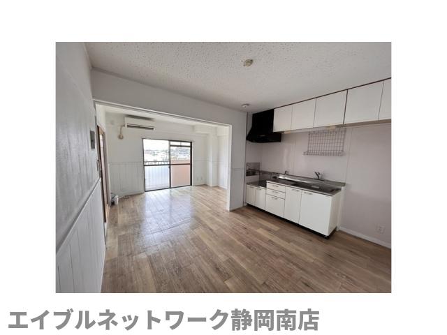 居室・リビング　居間です