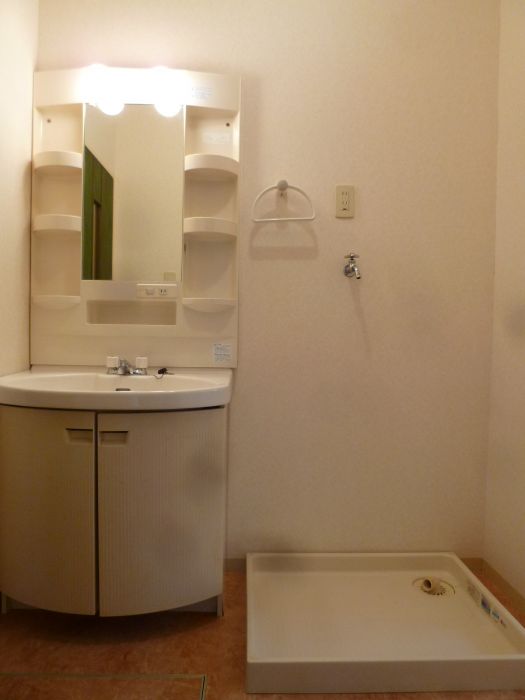 洗面設備　独立洗面化粧台が付いています