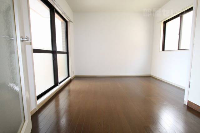 居室・リビング　２０５号室内装写真参照