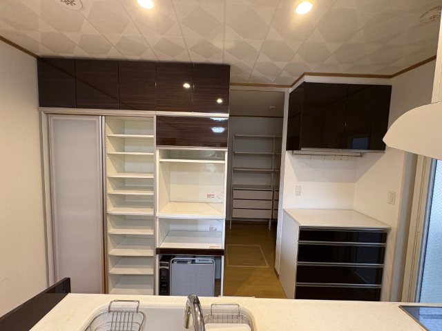 収納　キッチン背面収納