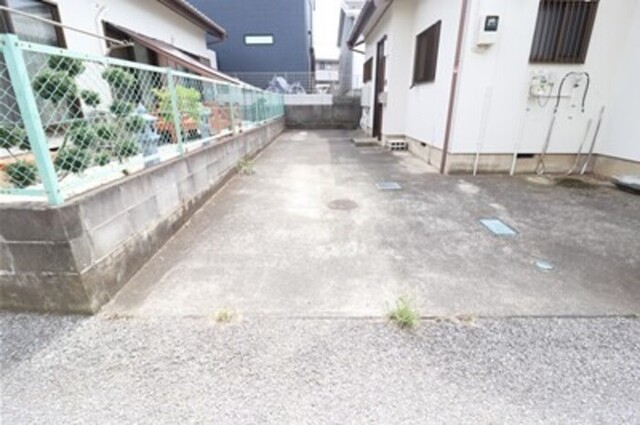 駐車場　駐車場