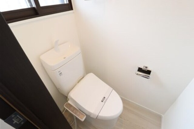 トイレ　温水洗浄暖房便座