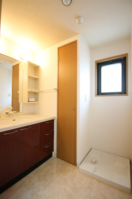 洗面設備　※同号室の別階のお写真です