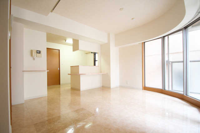 居室・リビング　※同号室の別階のお写真です